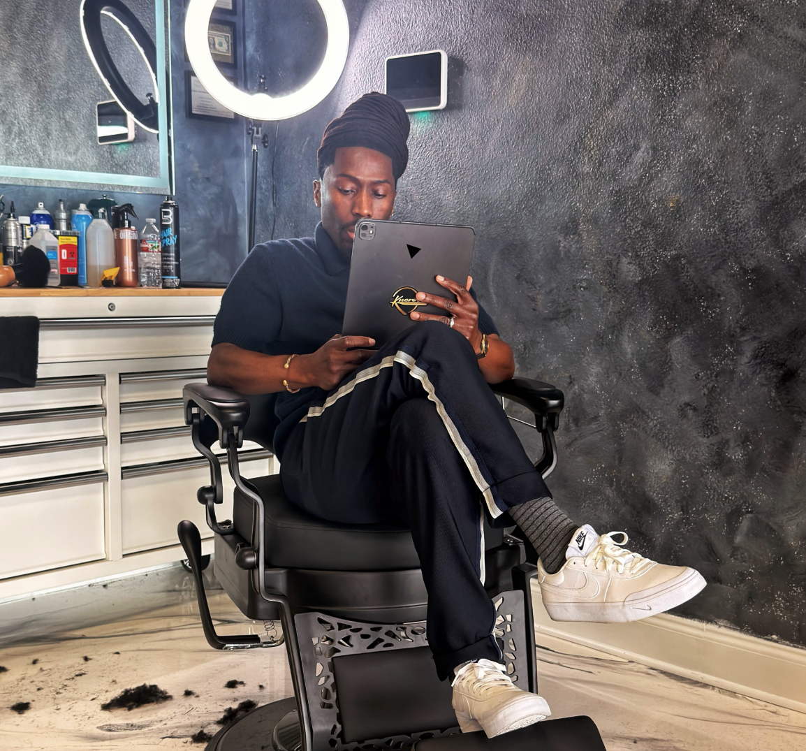 kNERO Lapaé, founder and master barber